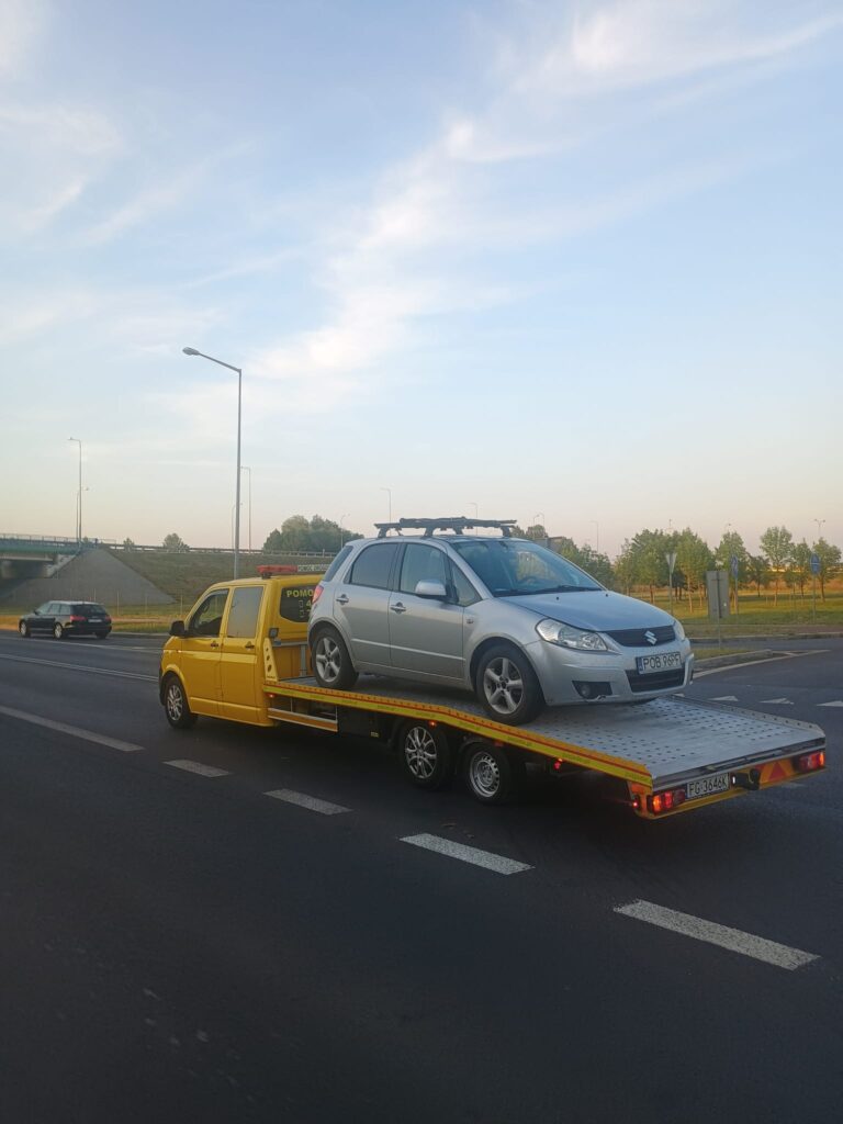 Nowoczesna laweta w Jeleniej Górze gotowa do bezpiecznego transportu pojazdów, dostępna 24/7.